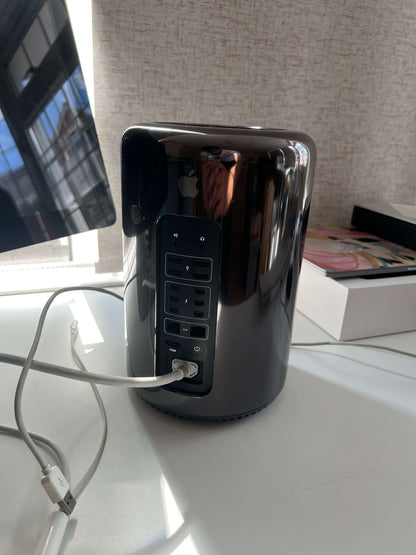 Apple Mac Pro ~ (Late-2013, 3.5GHz 6-Core Intel Xeon E5, 64GB RAM, 512GB SSD, 2x D300 GPU)