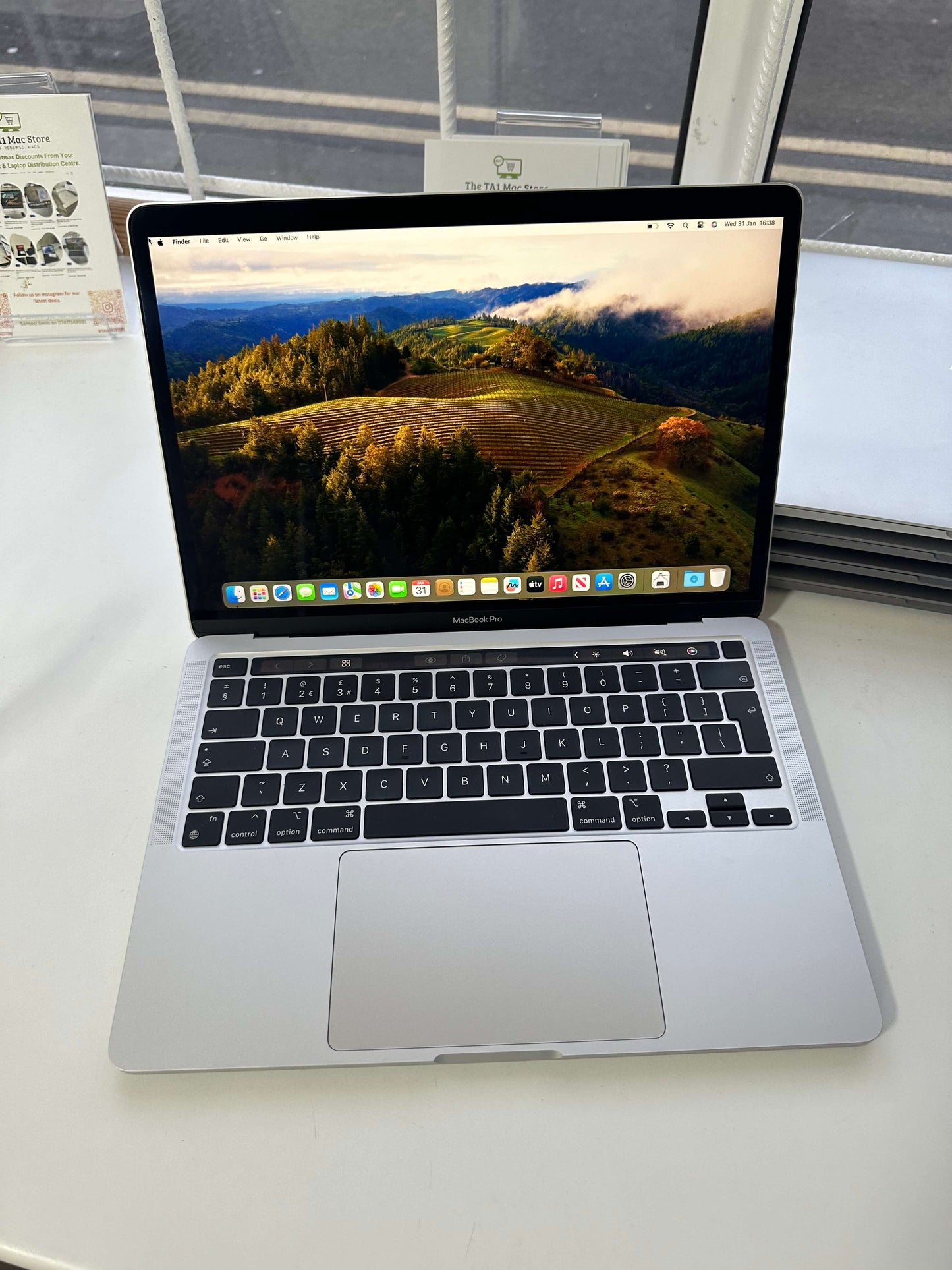 13-inch Macbook Pro with Apple M2 Chip (8-Core CPU and 10-Core GPU, Top Spec)
