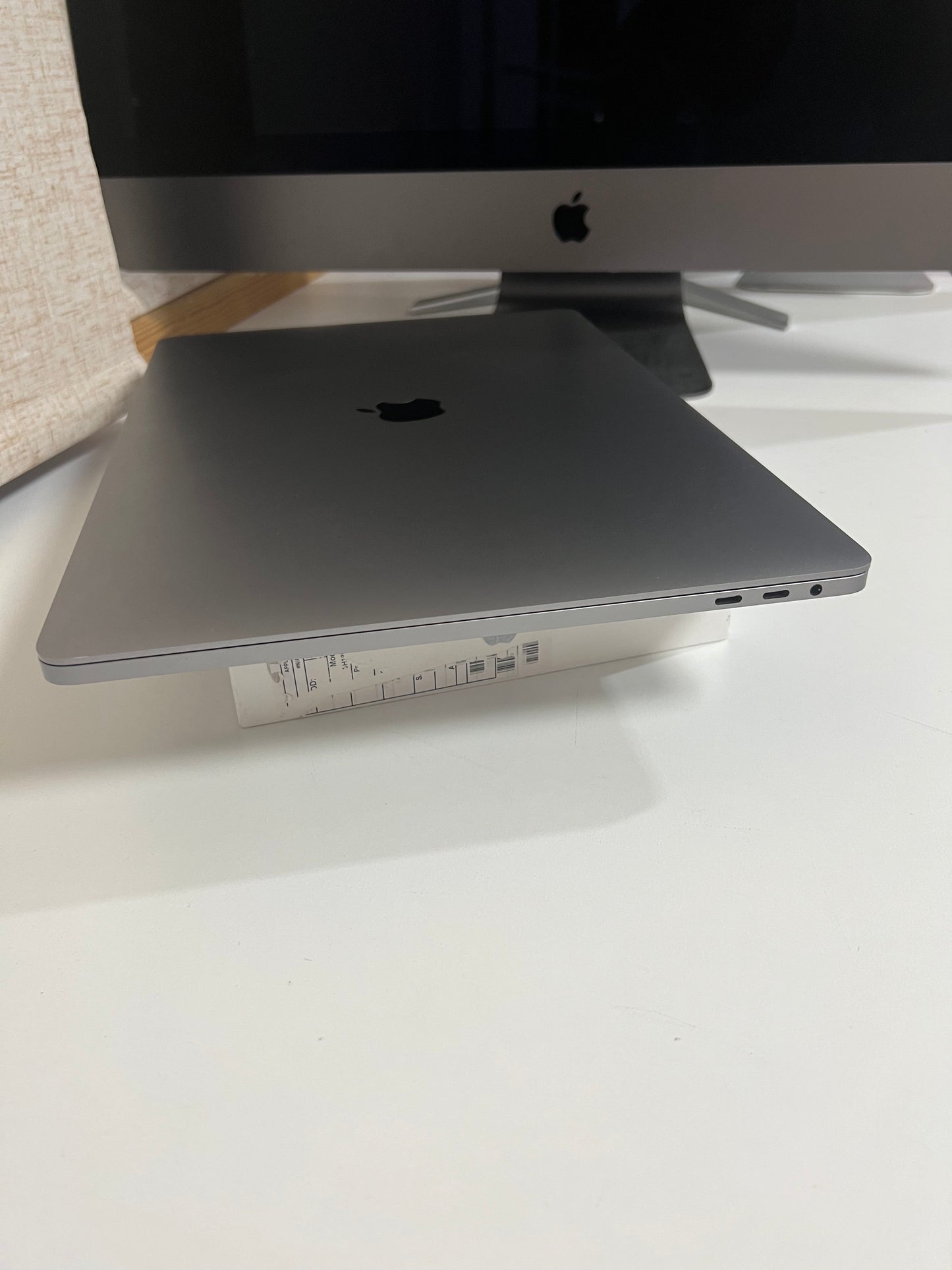 16-inch Macbook Pro Retina (TouchBar) ~ (High Spec 2019, [8-Core 16-Threads] Core i9 2.3GHz Up To 4.9GHz)
