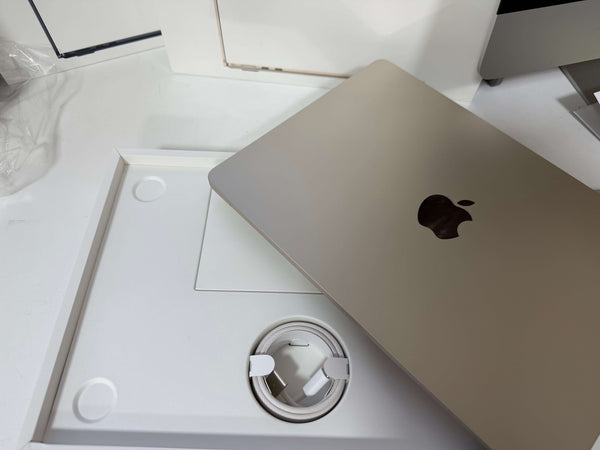 13” Air M2 (2022)
